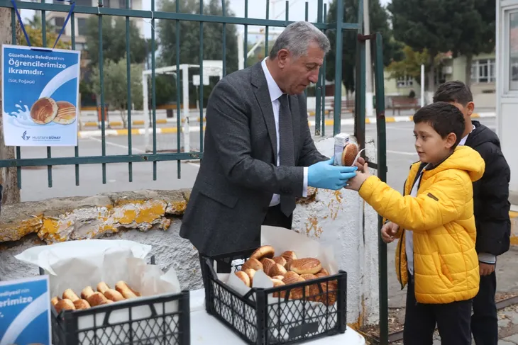 İzmir Güzelbahçe’den çocuklara okul sürprizi